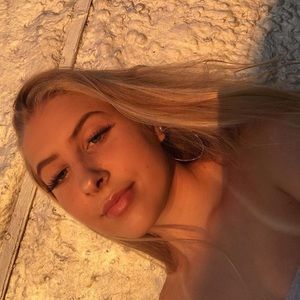 Meet your Posher, Claudia